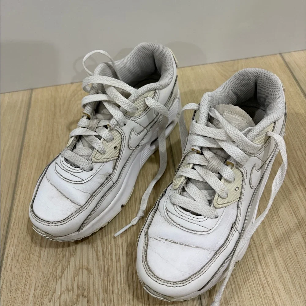 Nike Kids Streetwear Leather Comfort Everyday Casual Athletic White Sneakers